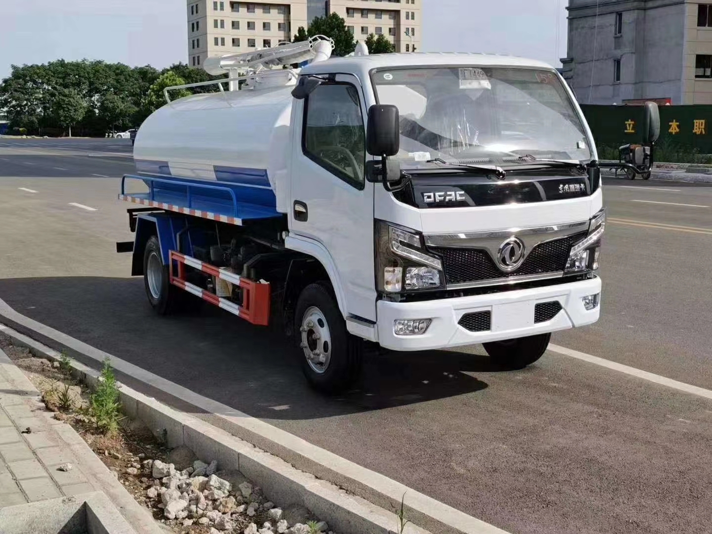 程力四驅旅居車