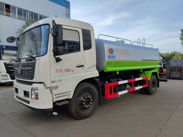 陜西渭南二手灑水車：讓城市更清潔
