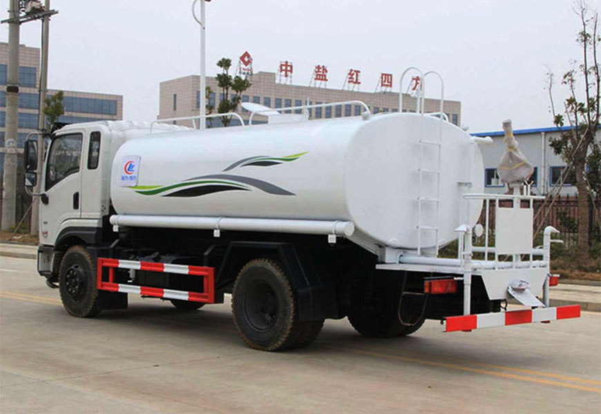 程力灑水車——為城市環(huán)保貢獻力量
